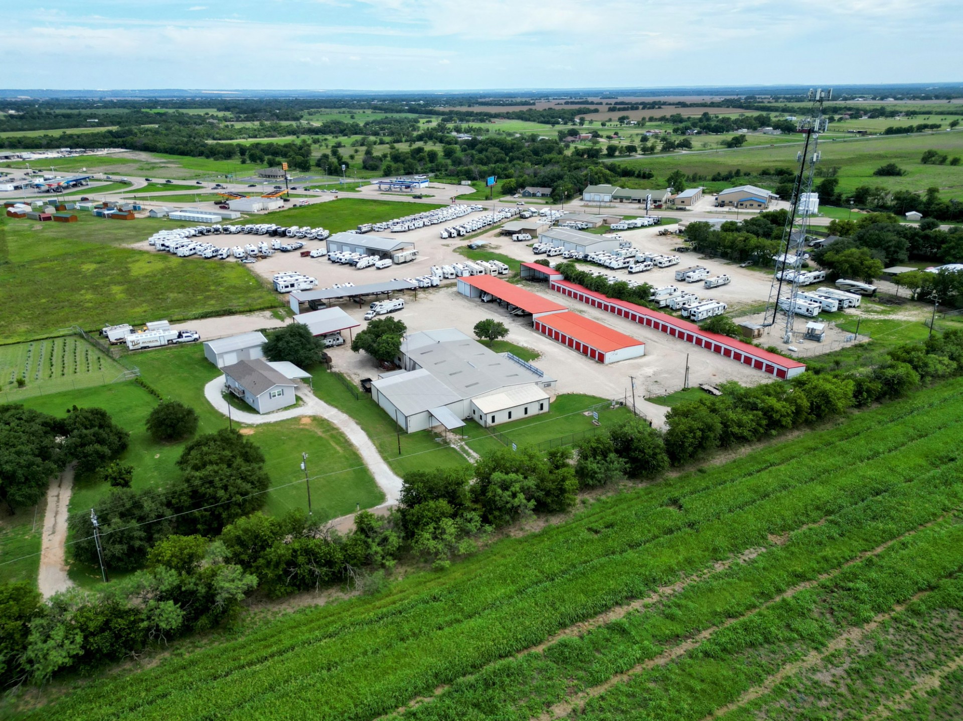 Red Roof Storage Facility Waco, Texas - Covered RV & Boat Storage